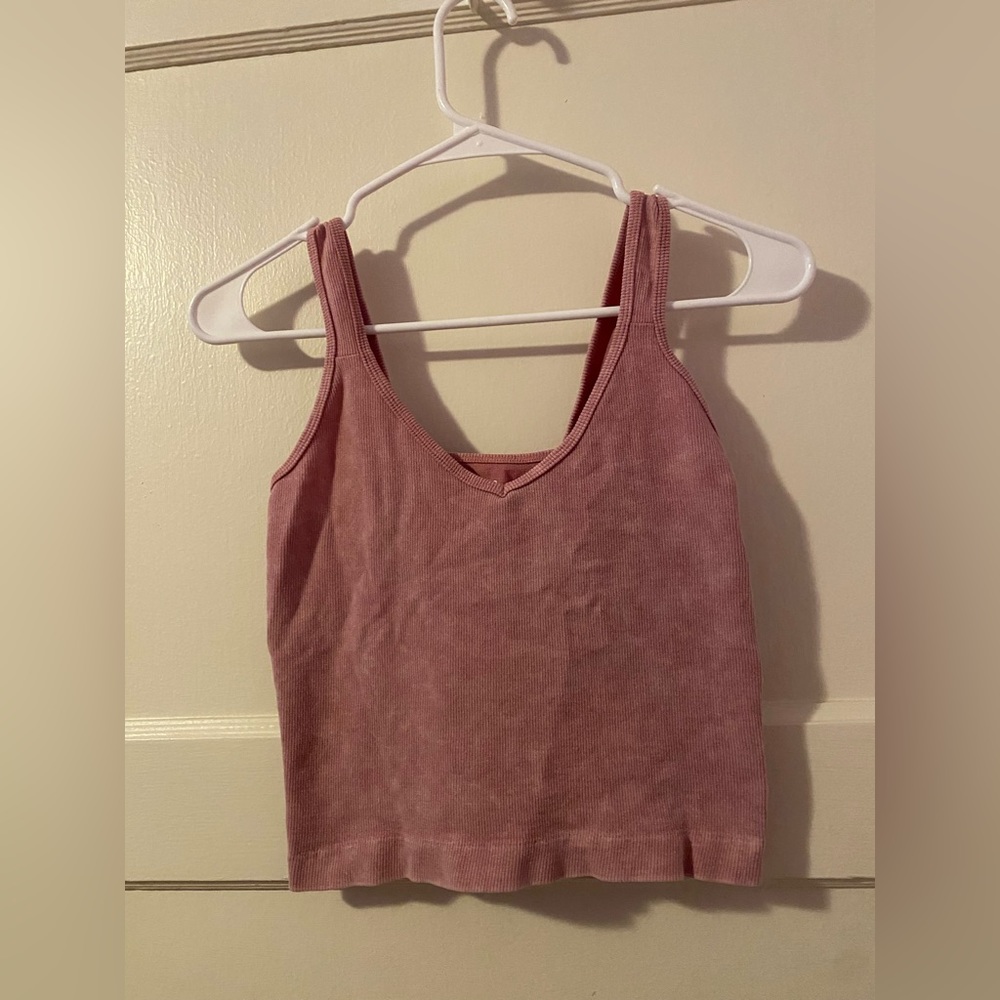 Pink cropped V-neck tank top